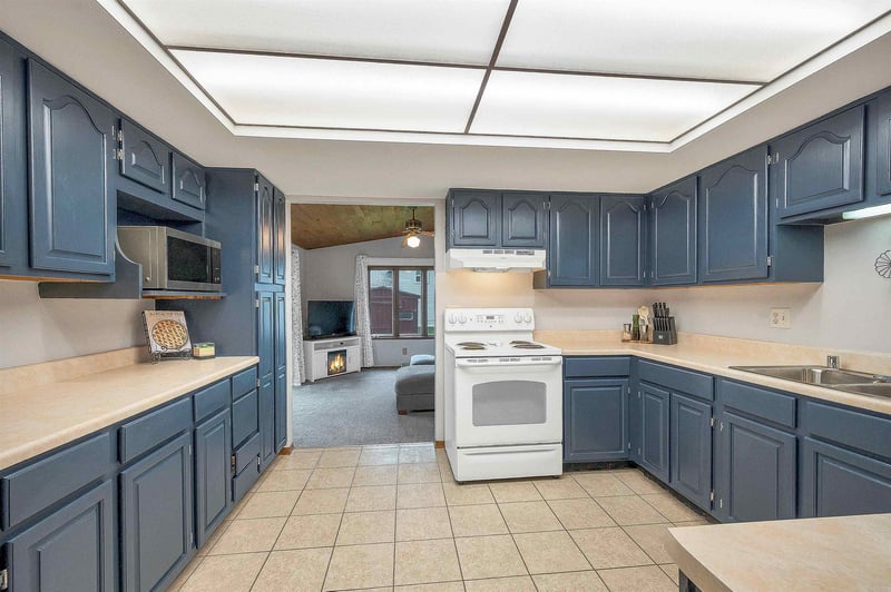 2730 Aquarius Rd, Green Bay, WI 54311