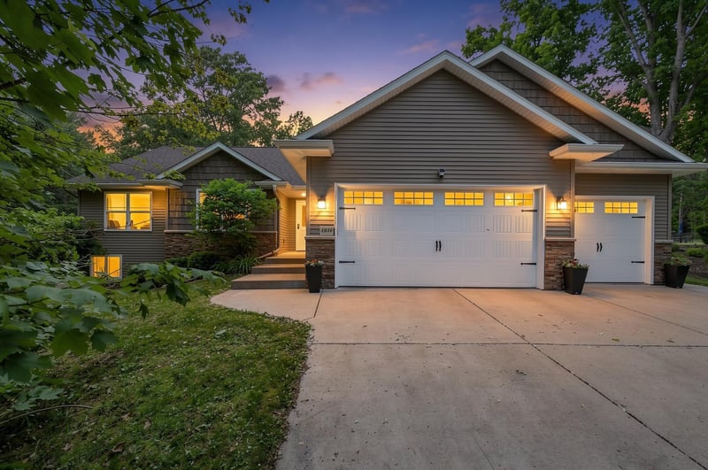 1014 La Count Rd, Green Bay, WI 54313