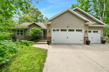 1014 La Count Rd, Green Bay, WI 54313