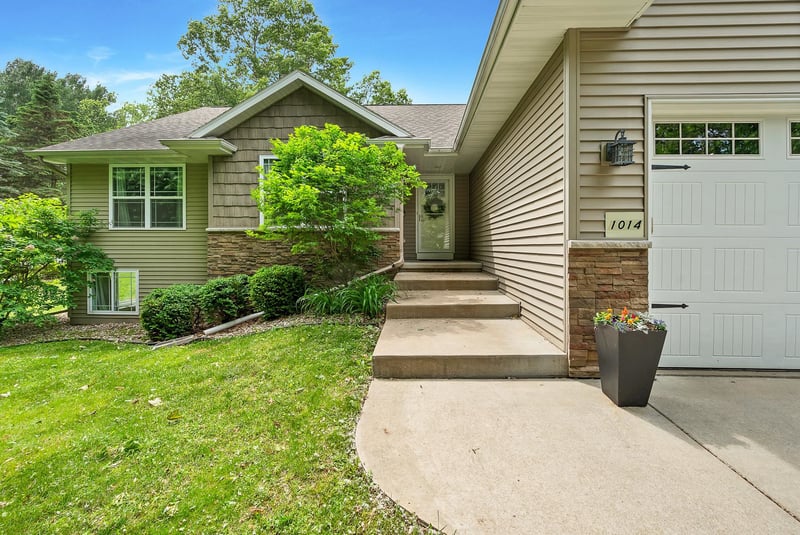 1014 La Count Rd, Green Bay, WI 54313