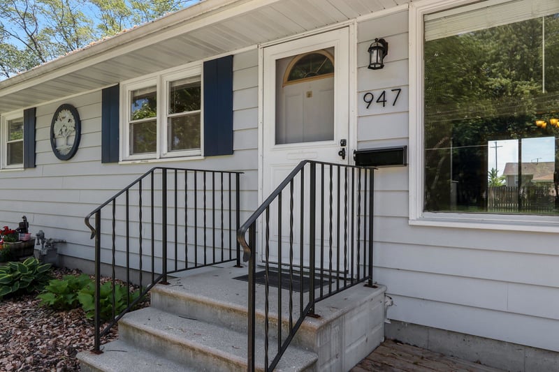 947 Redley Ct, Green Bay, WI 54304-3711