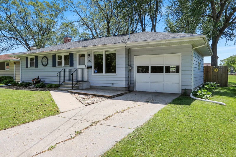947 Redley Ct, Green Bay, WI 54304-3711