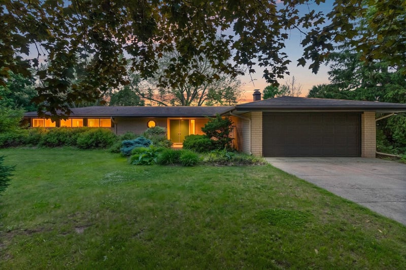 5531 Long Ct, Appleton, WI 54914-9112