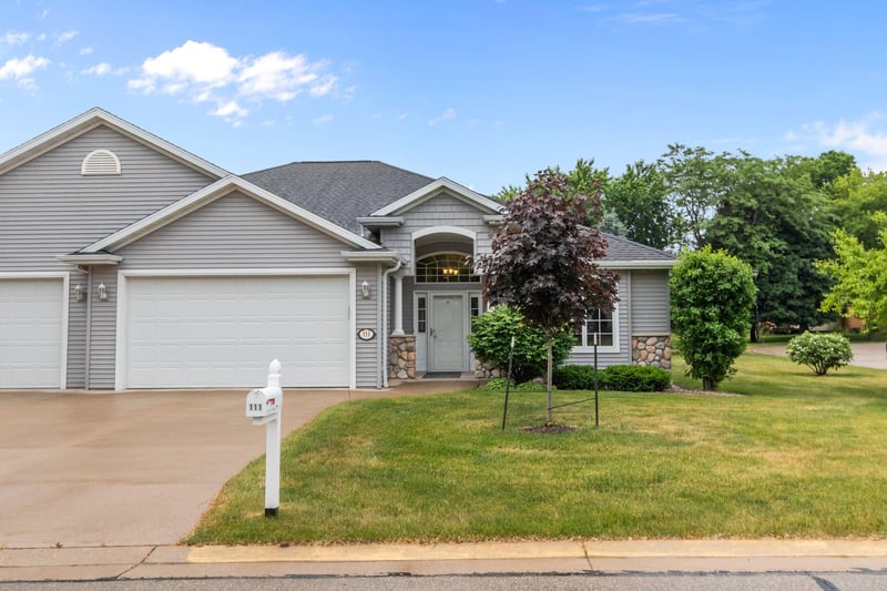 111 Regent Pl, Neenah, WI 54956-5077