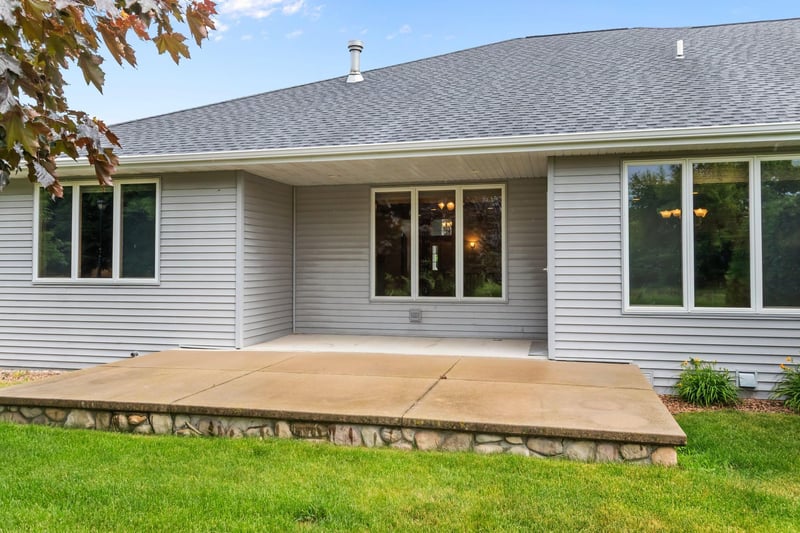 111 Regent Pl, Neenah, WI 54956-5077