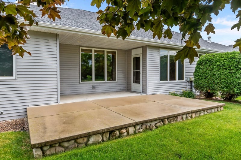 111 Regent Pl, Neenah, WI 54956-5077