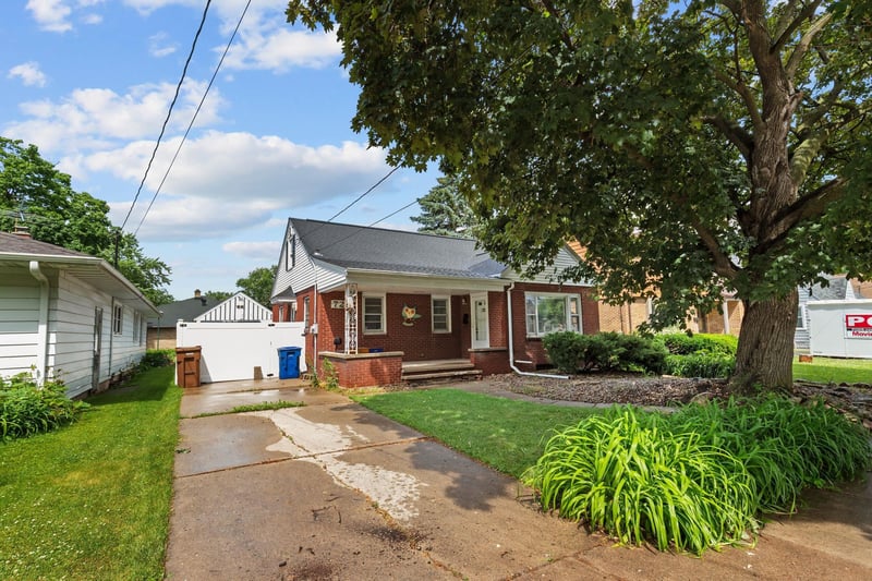 728 Tayco St, Menasha, WI 54952