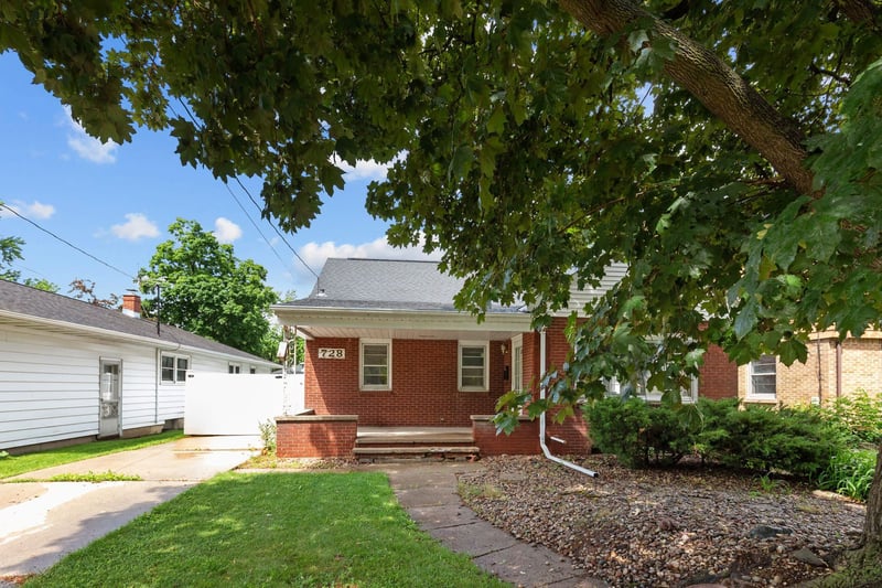 728 Tayco St, Menasha, WI 54952