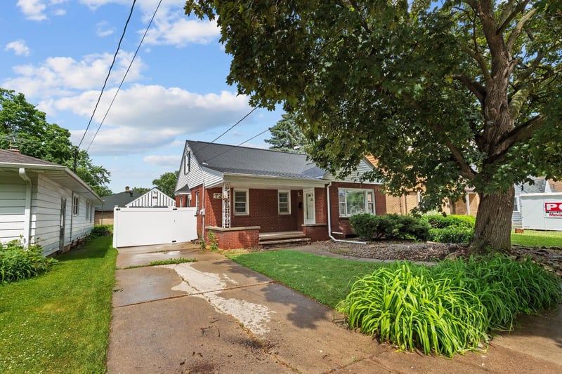 728 Tayco St, Menasha, WI 54952