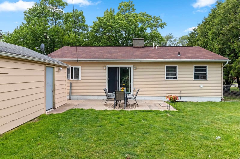 1429 Oneida St, Green Bay, WI 54304-3345