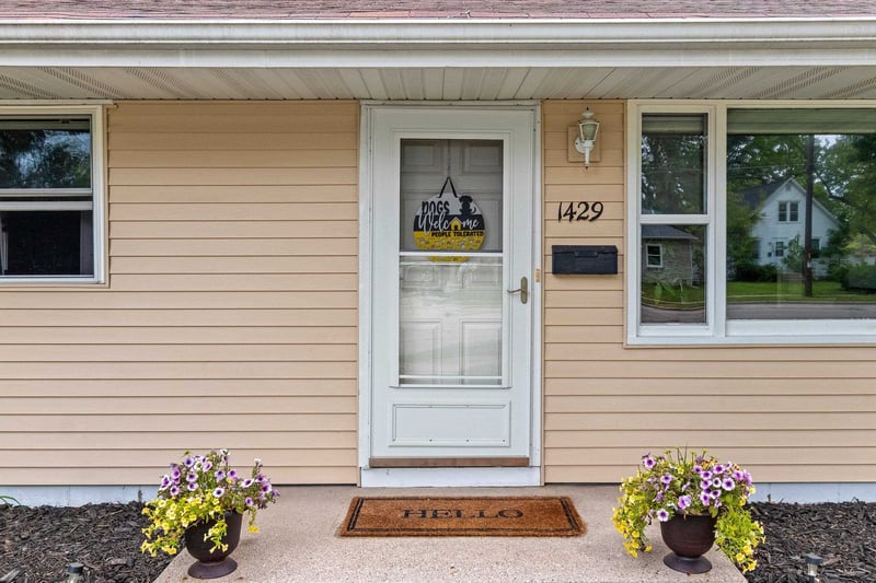 1429 Oneida St, Green Bay, WI 54304-3345