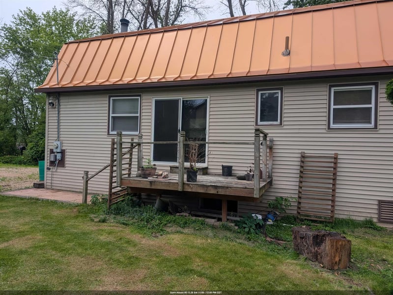 218 Wood Ln, New London, WI 54961
