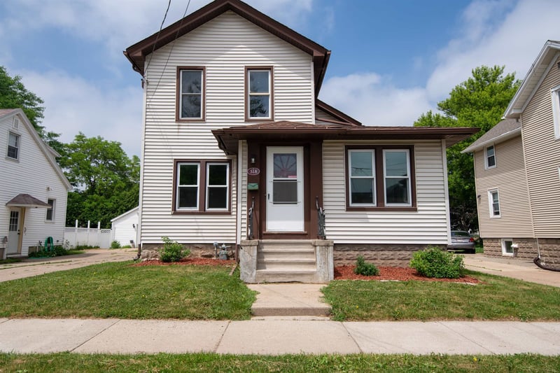 318 Hudson Ave, Oshkosh, WI 54900-1