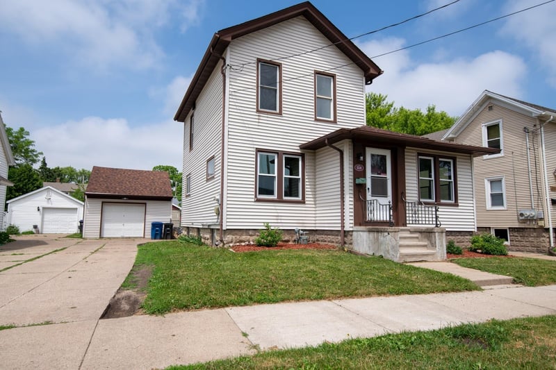 318 Hudson Ave, Oshkosh, WI 54900-1