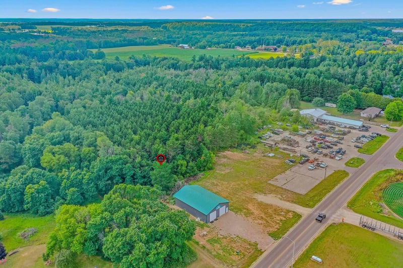 Main St, Gresham, WI 54128-9518