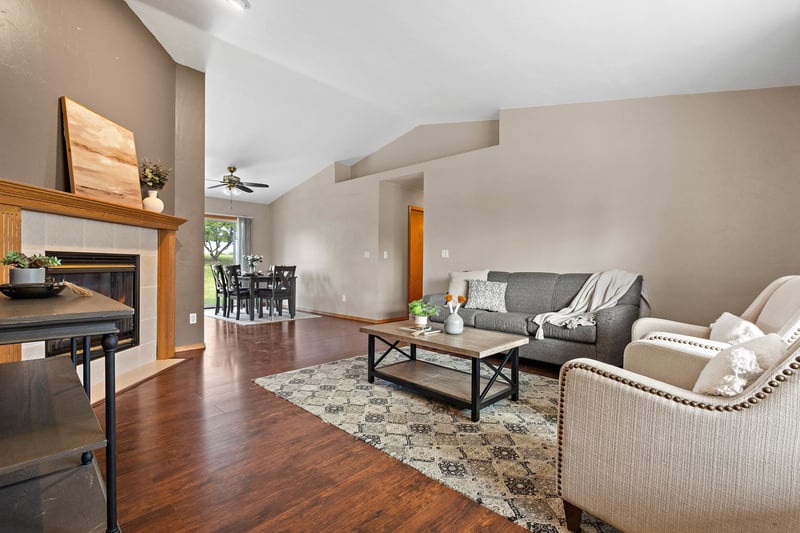 1085 Grassymeadow Ln, Menasha, WI 54952