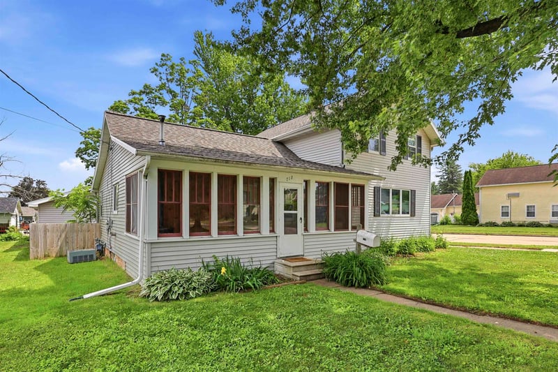 712 Algoma St, New London, WI 54961