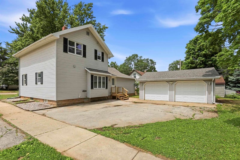 712 Algoma St, New London, WI 54961
