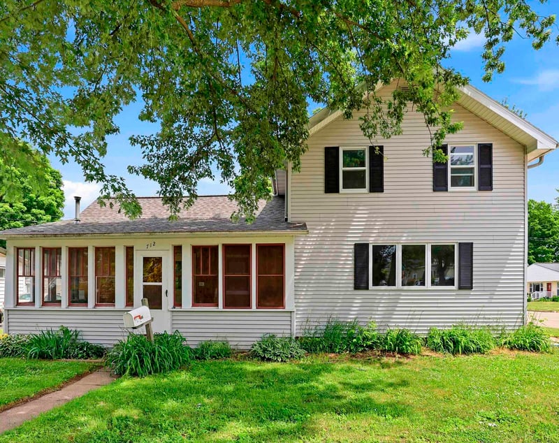 712 Algoma St, New London, WI 54961
