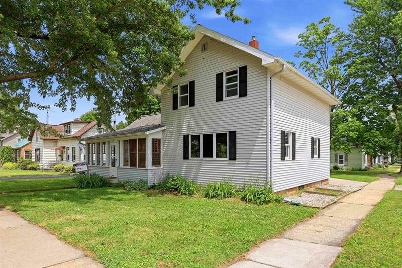 712 Algoma St, New London, WI 54961