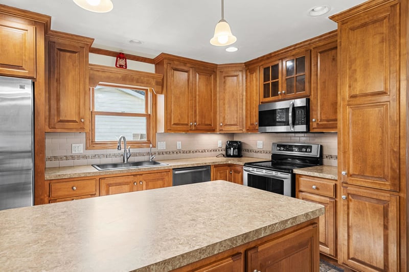 2715 1st Ave, Appleton, WI 54914