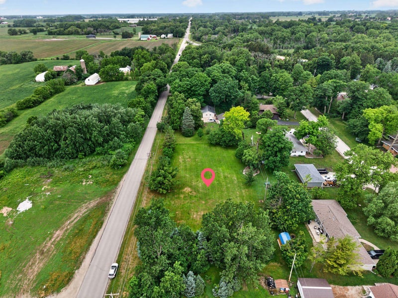 2520 Breezewood Ln, Neenah, WI 54956