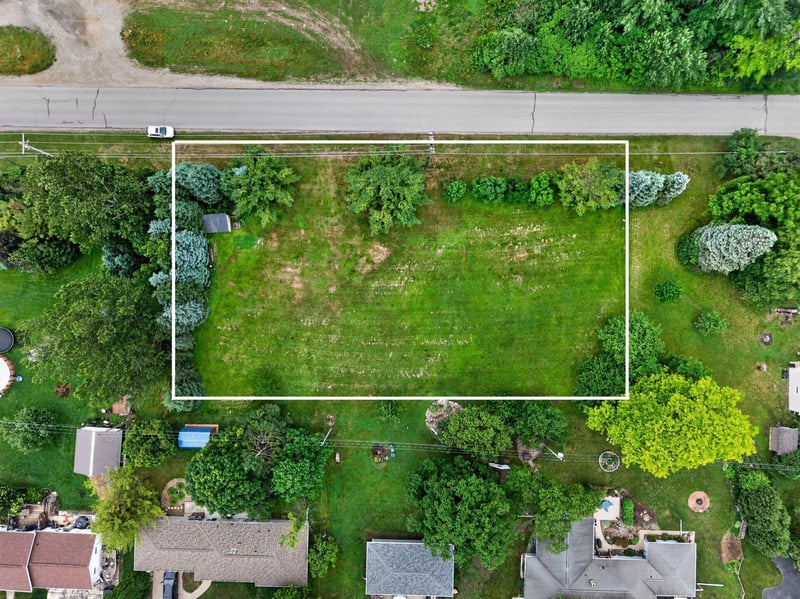 2520 Breezewood Ln, Neenah, WI 54956