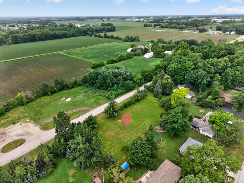 2520 Breezewood Ln, Neenah, WI 54956