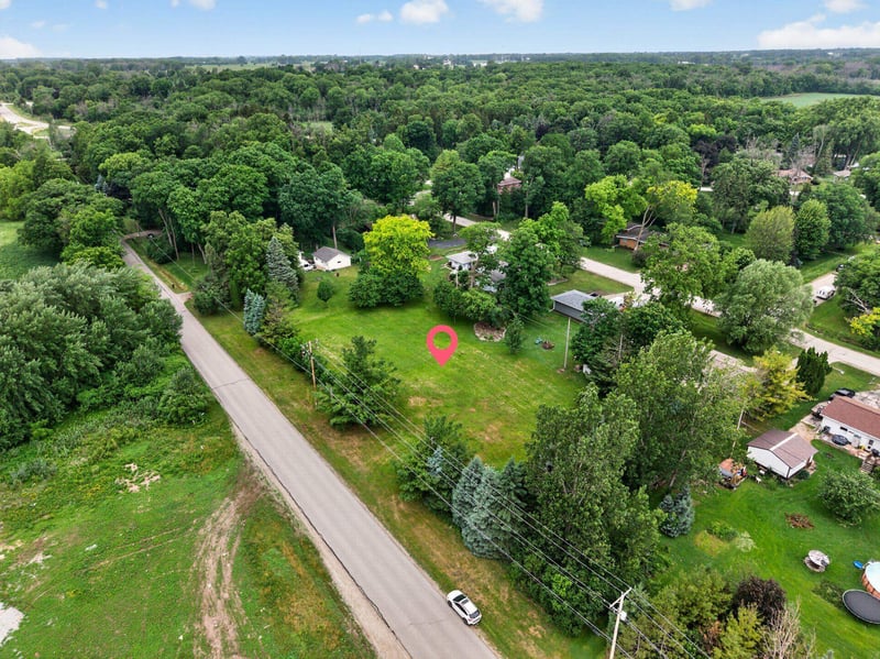 2520 Breezewood Ln, Neenah, WI 54956