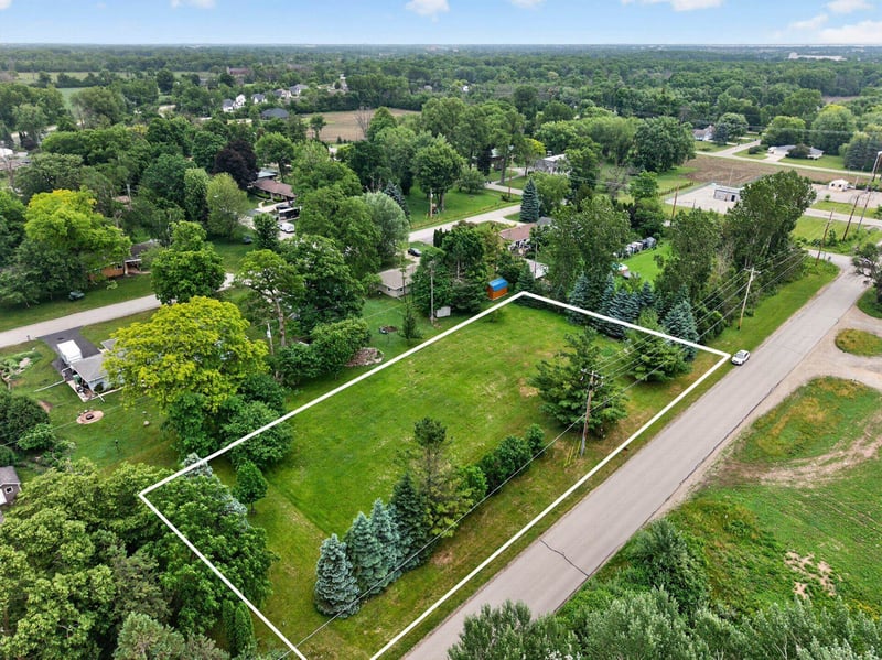 2524 Breezewood Ln, Neenah, WI 54956