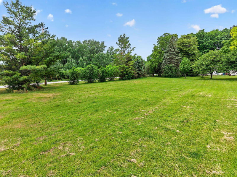 2524 Breezewood Ln, Neenah, WI 54956