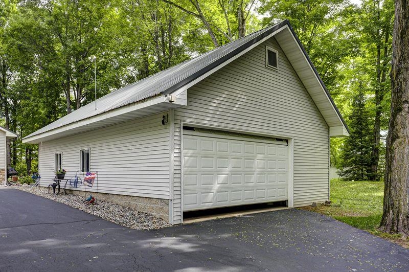17586 Little Ireland Ln, Townsend, WI 54175