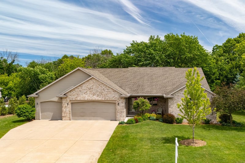 N7914 Creekside Dr, Sherwood, WI 54169