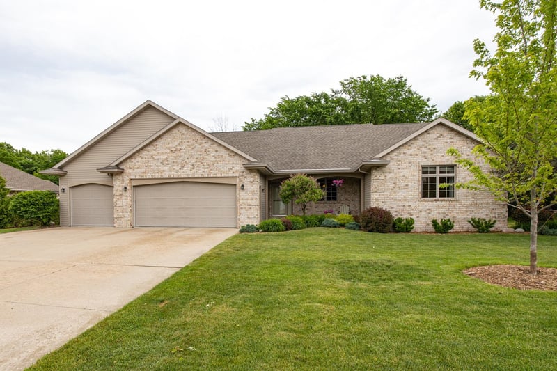 N7914 Creekside Dr, Sherwood, WI 54169