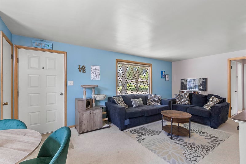 1613 Jay Ln, Green Bay, WI 54304-3428