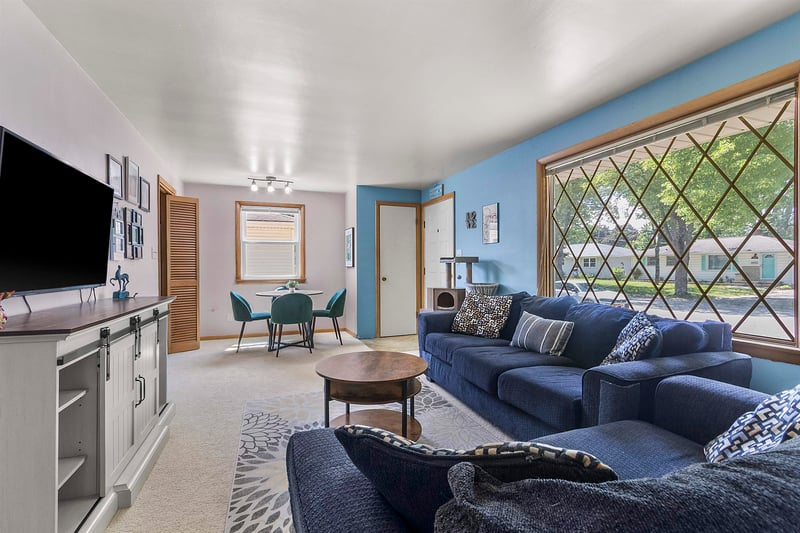 1613 Jay Ln, Green Bay, WI 54304-3428
