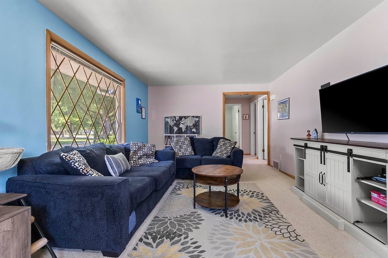 1613 Jay Ln, Green Bay, WI 54304-3428