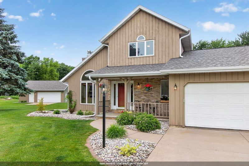 N2935 Valley View Dr, Hortonville, WI 54944