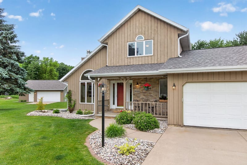 N2935 Valley View Dr, Hortonville, WI 54944