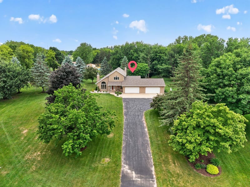 N2935 Valley View Dr, Hortonville, WI 54944
