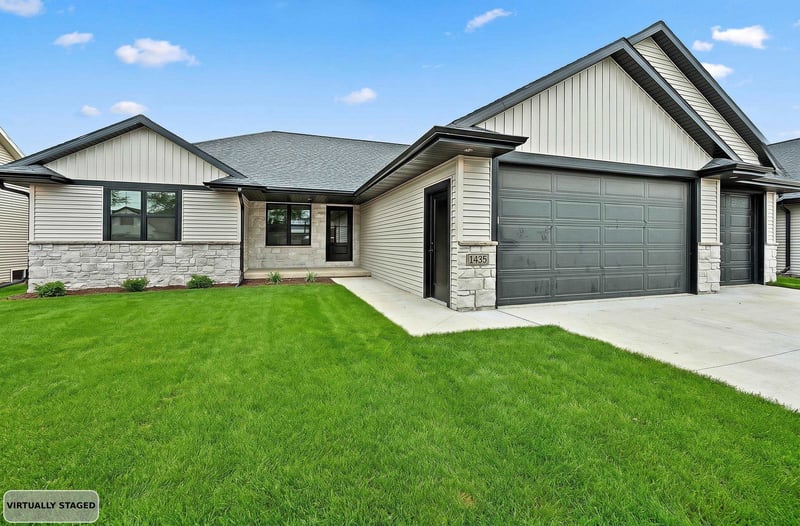 1435 Crossroads Dr, De Pere, WI 54115