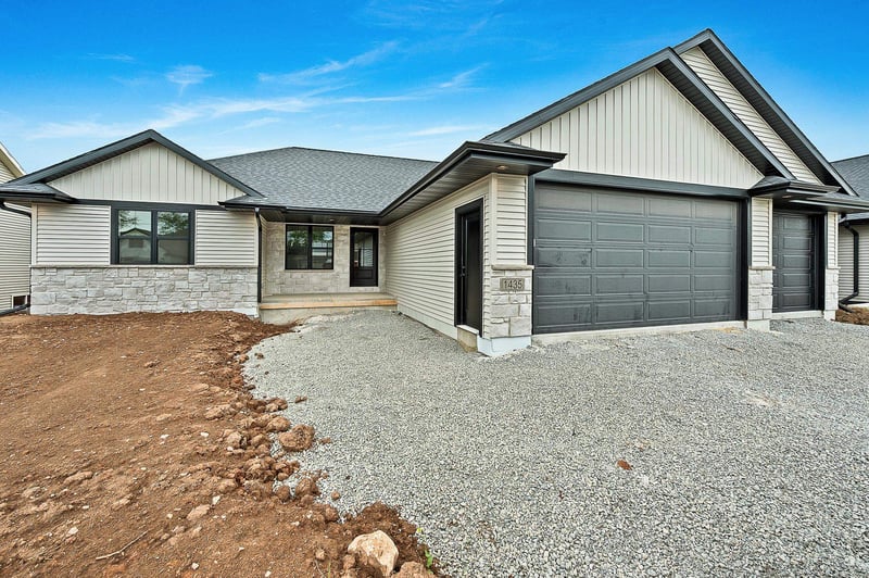 1435 Crossroads Dr, De Pere, WI 54115