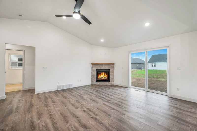 1435 Crossroads Dr, De Pere, WI 54115
