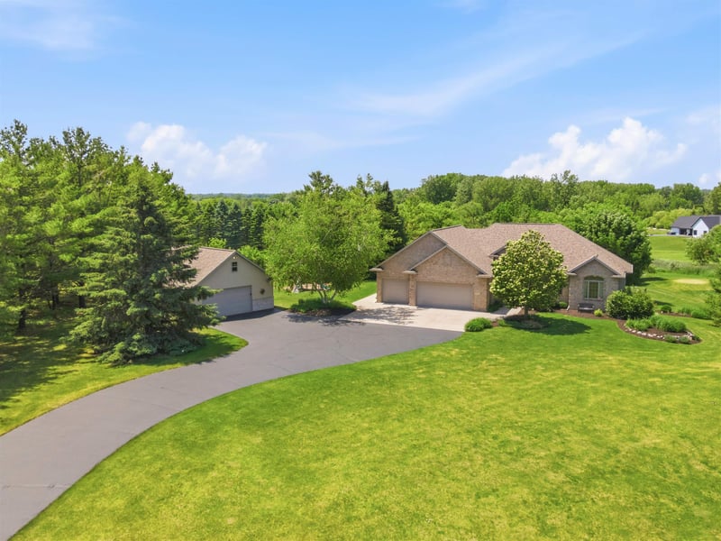 N983 Fox Springs Dr, Greenville, WI 54942