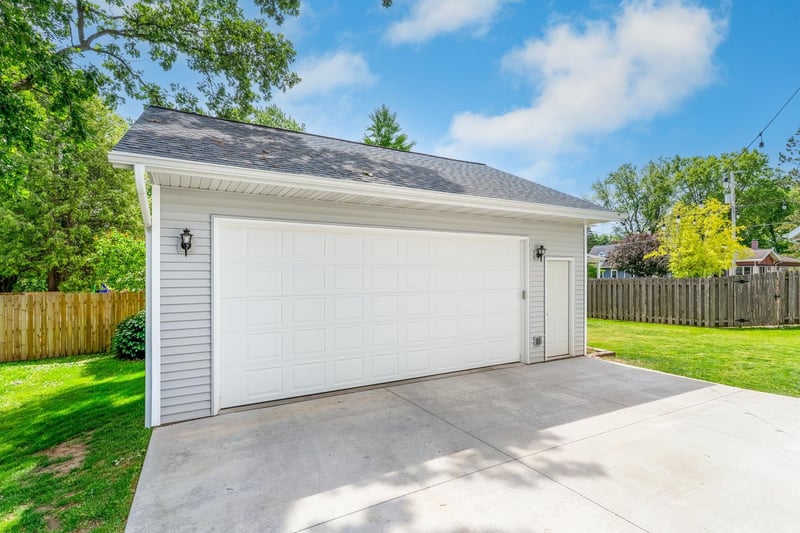 1037 Roosevelt St, Green Bay, WI 54301-3101