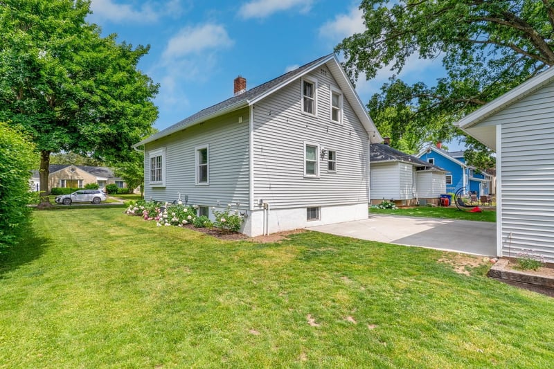 1037 Roosevelt St, Green Bay, WI 54301-3101