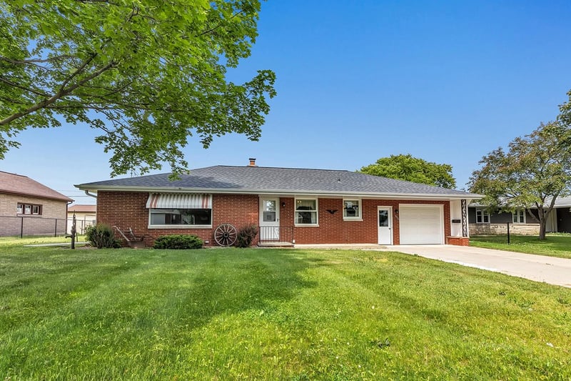 1107 Main St, Luxemburg, WI 54217