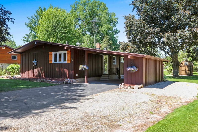 118 8th Ave, Winneconne, WI 54986