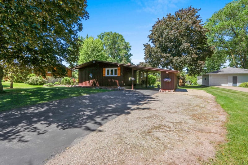 118 8th Ave, Winneconne, WI 54986