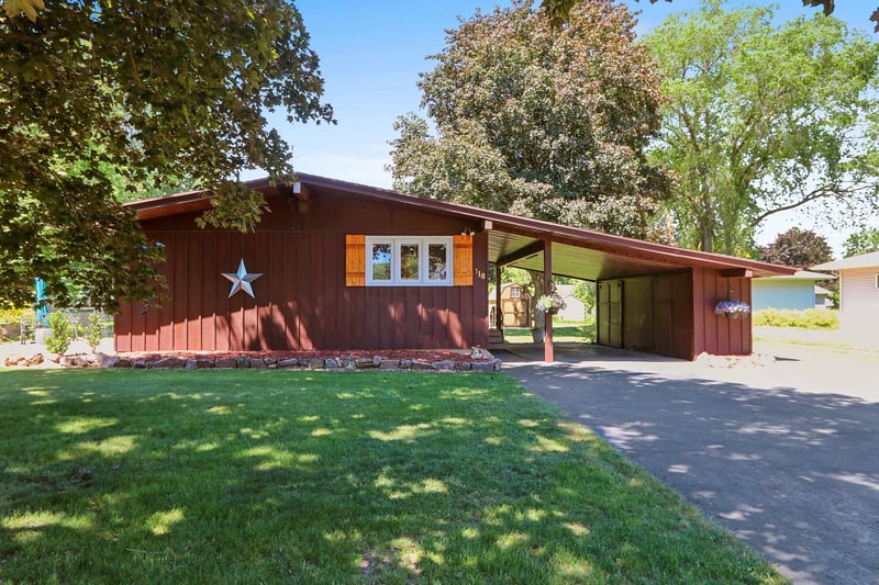 118 8th Ave, Winneconne, WI 54986